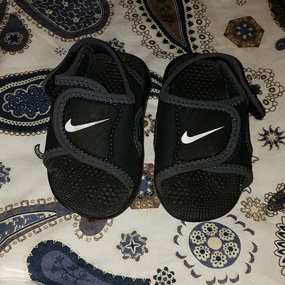 Nike kids sandals